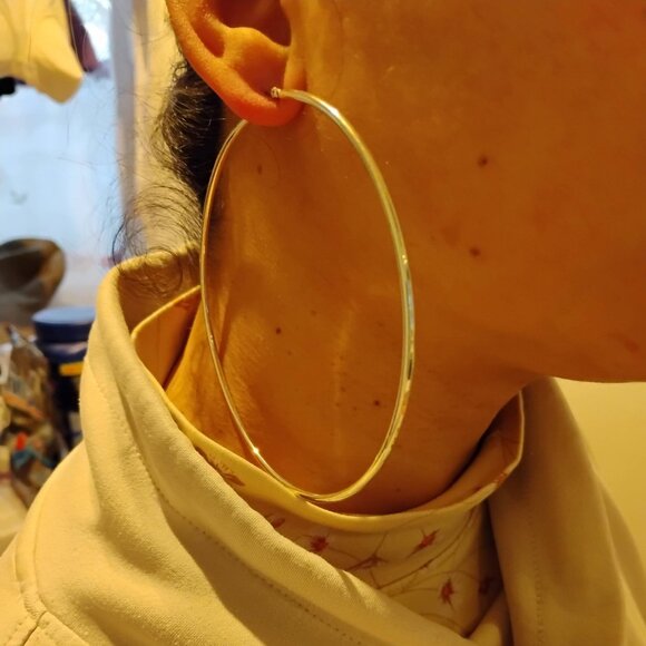 NEW Nine West 4in Silvertone Hoops - Picture 2 of 2